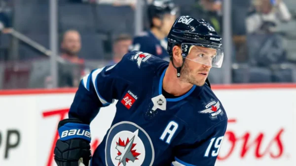 Jonathan Toews’ Emotional Chicago Return: A Legend Heads Home