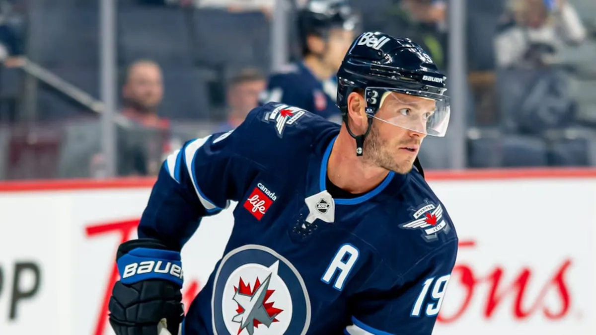 Jonathan Toews’ Emotional Chicago Return: A Legend Heads Home